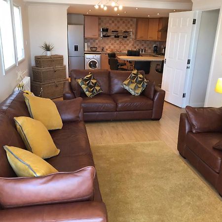 Beautiful 3-Bed Apartment In Gourock Buitenkant foto